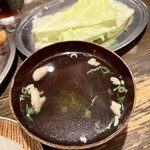 骨付鳥 一鶴 - むすびはスープ付き。