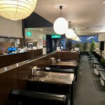 骨付鳥 一鶴 - 店内。