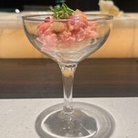 鮨 やまけん 銀座店 - 見た目も鮮やかなマグロのカクテル！！