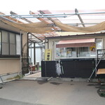 ごっちゃん - 強風でなければ、この場所にテーブルが出ている。非常にアットホームな雰囲気だ