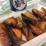 新潟本町 鈴木鮮魚 - 鮭ハラス焼き。これも酒のアテに最高。