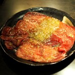 焼肉・ホルモン酒場 とろにく - 牛タン三種盛り