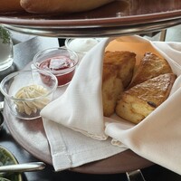 ザ タヴァン グリル＆ラウンジ - 