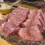 焼肉 無双武蔵 - 左特上ハラミ　右ネギ塩たん