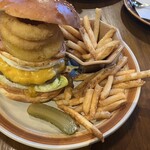 BOSSA BURGER - 大迫力のBOSSA BURGER まずここまで口が開かない