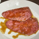 黒毛和牛焼肉 白か黒 - 