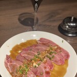 黒毛和牛焼肉 白か黒 - 