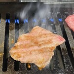 黒毛和牛焼肉 白か黒 - 