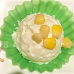 たぬ金亭 - たぬ金亭　お新香、ポテサラ、デザートの団子