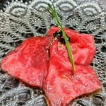 炭和食かなうS - ・前菜：黒毛和牛ユッケ キャビア仕立て