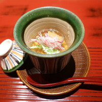 おおたに - 鮑の柔らか煮と下仁田ねぎのムース、葛素麺揚げ、ラディッシユ