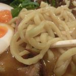 豚骨醤油ラーメン太善 - 麺アップ