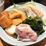 Sendai Gyuutan Shiogama Oden Sandaime Bunji - 2回目のせり鍋具材(せり、鶏肉、仙台麩、三陸若布、三角油揚げ)※根っこが長い！