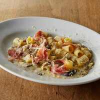 きのことプロシュートのクリームリガトーニ