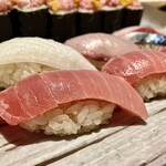 すし酒場 魚あるき - 堂々とした「本鮪中とろ」のアップ…