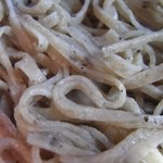 鯨荘 塩町館 - 透明感のある粗挽き蕎麦です。