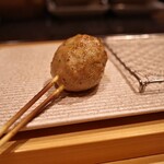 焼き鳥 茂 東桜 - つくね　全体的にふわふわで内側はレア気味！