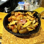 Teppa mbaru sosu - 季節のキノコとベーコン炒め