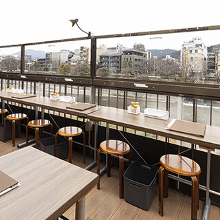 Comfortable even in winter ◎ A heated riverbed with a panoramic view of the Kamogawa River in all seasons