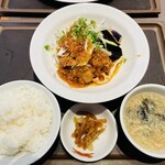 タイガー餃子会館 - 油淋鶏定食(税込1,000円)