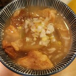 炭火焼 ゆうじ - もつ煮込み　　最後まで熱々で旨い