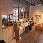 FARMERS CRAFT MARKET - マルシェスペースでは野菜やスパイスとハーブをテーマにした加工食品を販売