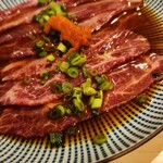 炭火焼 ゆうじ - ツラミ刺し　危なく焼くとこでした(笑)