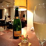 ラ・プリマ・ヴォルタ  - Pinot Noir (ピノ・ノワール), Chardonnay (シャルドネ), Pinot Meunier (ピノ・ムニエ)