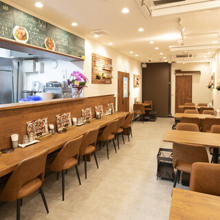 You can also enjoy the cooking scene! Enjoy your meal in a cozy space with 23 seats.