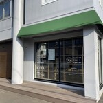 FARMERS CRAFT MARKET - 緑色のオーニングが目印です