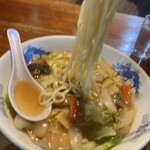 ちんや食堂 - 「しいたけそば」麺リフト