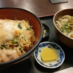 Nakano Ya - エビカツ丼、950円。