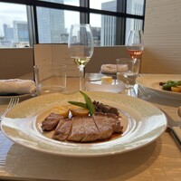 ベージュ アラン・デュカス 東京 - 