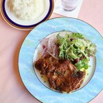 東京グランドホテル レストラン パンセ - 鶏もも肉のタンドリー風 サラダ添え
