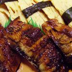 祇園寿司 - こちらのお店のうなぎはとても香ばしいんだよ～。
      うな重もやってくれたらな～って、思うくらい。
      たまご焼きもすごいボリューム。ボキ、このたまご大好きなんだ。