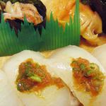 祇園寿司 - 赤貝とひらめ。