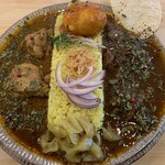 SHAKA SPICE - あいかけの、チキンカレーと牛すじカレー、スパイスエッグトッピング