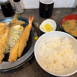 Maeda ya - ■えびフライとあじフライの定食￥1,600