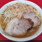 ラーメン二郎 一橋学園店 - 小ラーメン  麺半分  ヤサイ少なめ  ニンニク  アブラ