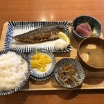 Niku Doufu To Remon Sawa Taishuu Shokudou Yasubee - さば塩焼き定食（マグロ）