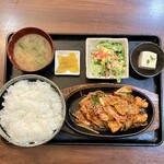 居酒屋あどし - 13時以降の追加ランチメニュー豚キムチ定食ご飯大盛