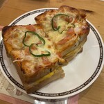 Komeda Kohi Ten - たっぷりたまごのピザトースト