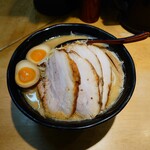 萬馬軒 - 味噌チャーシュー麺、1,200円
            + 味卵、120円。