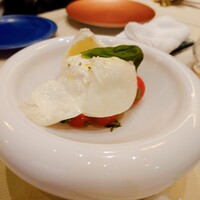 俺のフレンチ グランメゾン 大手町 - カプレーゼ