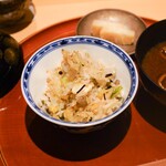 銀座 しのはら - 白魚とごぼうかき揚げ、ゆり根、アスパラガスの炊き込みご飯