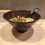 Oosu No Kishimen - 丼の形状から小盛りに映るが　これで普通の量がある。