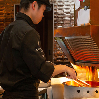 熟練の職人が丁寧に仕上げる老舗の味を堪能