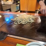 ぼてふく - 同時進行の焼きそばに……