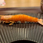 Keishindou Honten Oshokujidokoro Hyakufukuan - 先ほどの活け車海老の焼き物。頭も尾も全て食べられる。