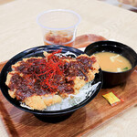 とん楽 NEOPASA浜松店 - 八丁味噌カツ丼、味噌汁、烏龍茶
